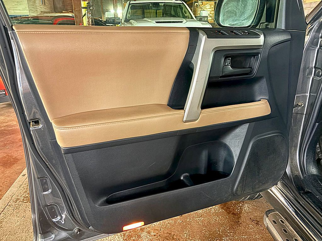 2010 Toyota 4Runner Image 20
