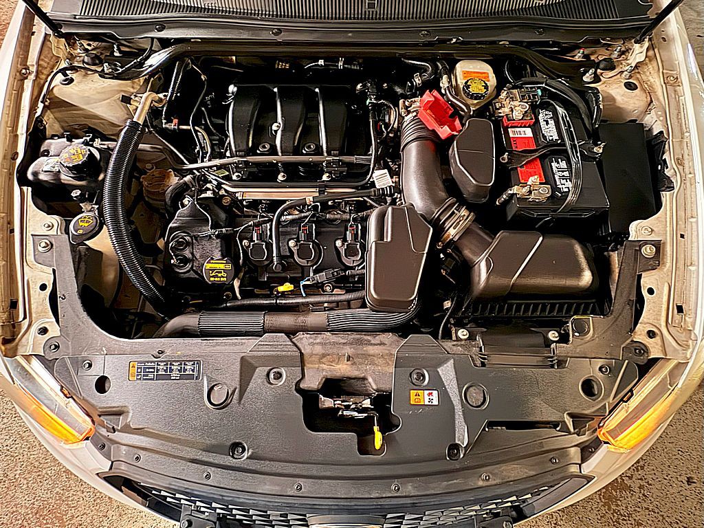 2013 Ford Taurus Image 2