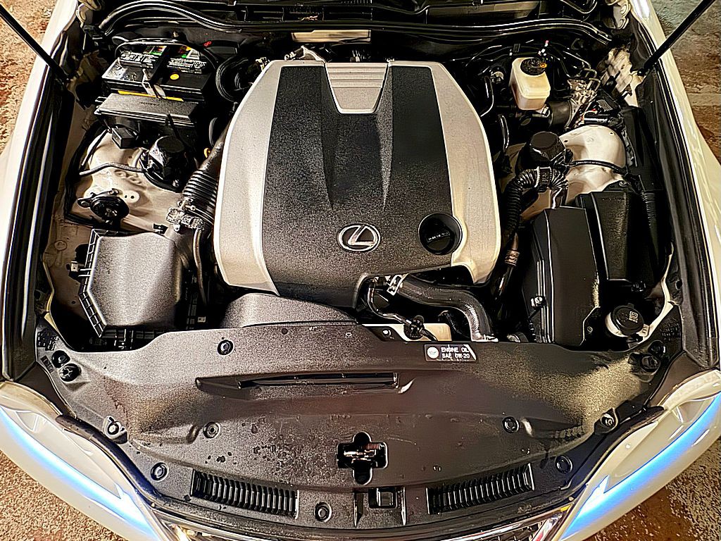2015 Lexus IS Image 2