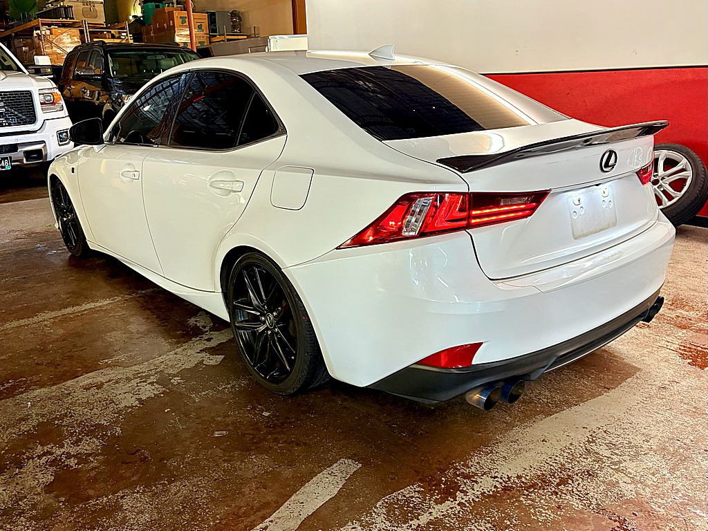 2015 Lexus IS Image 5