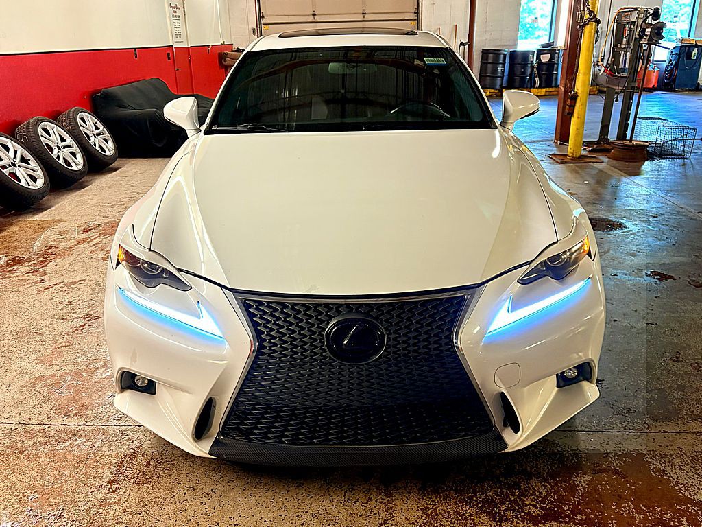 2015 Lexus IS Image 9