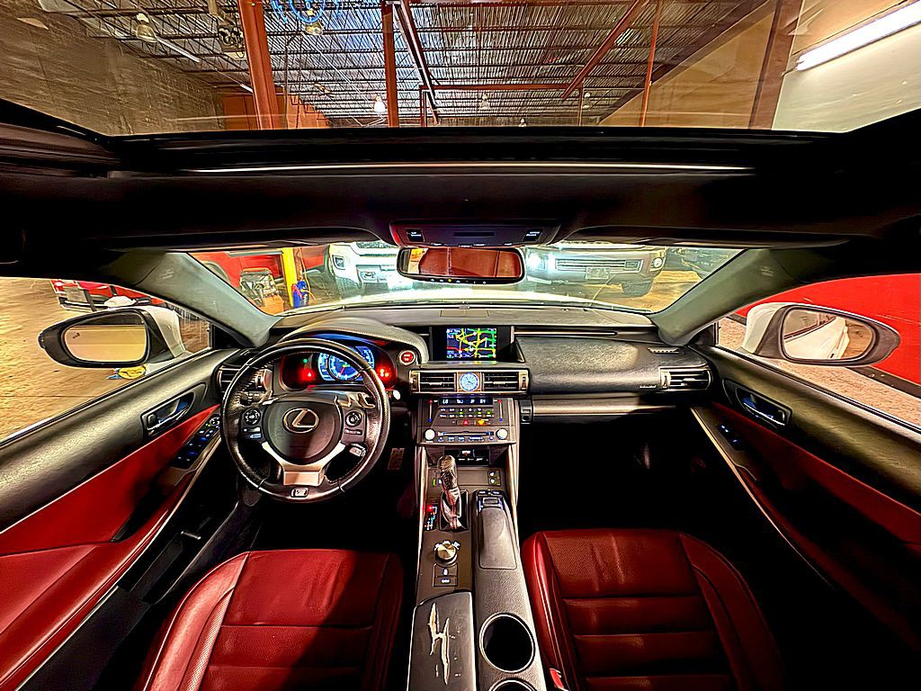 2015 Lexus IS Image 21