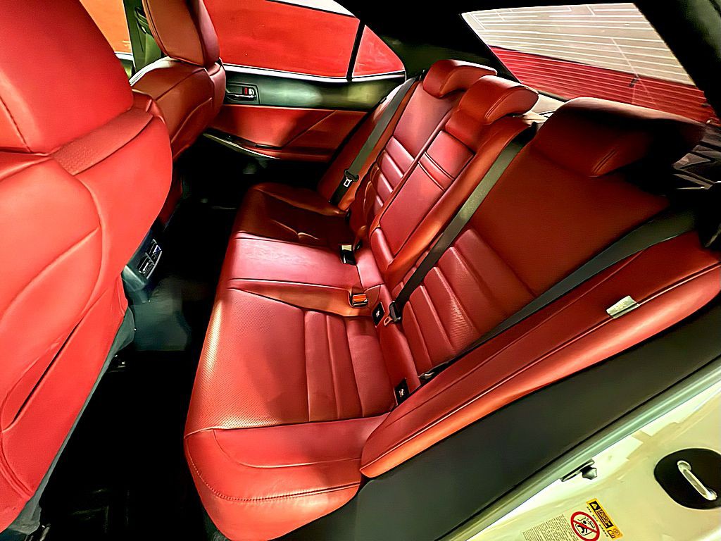 2015 Lexus IS Image 22