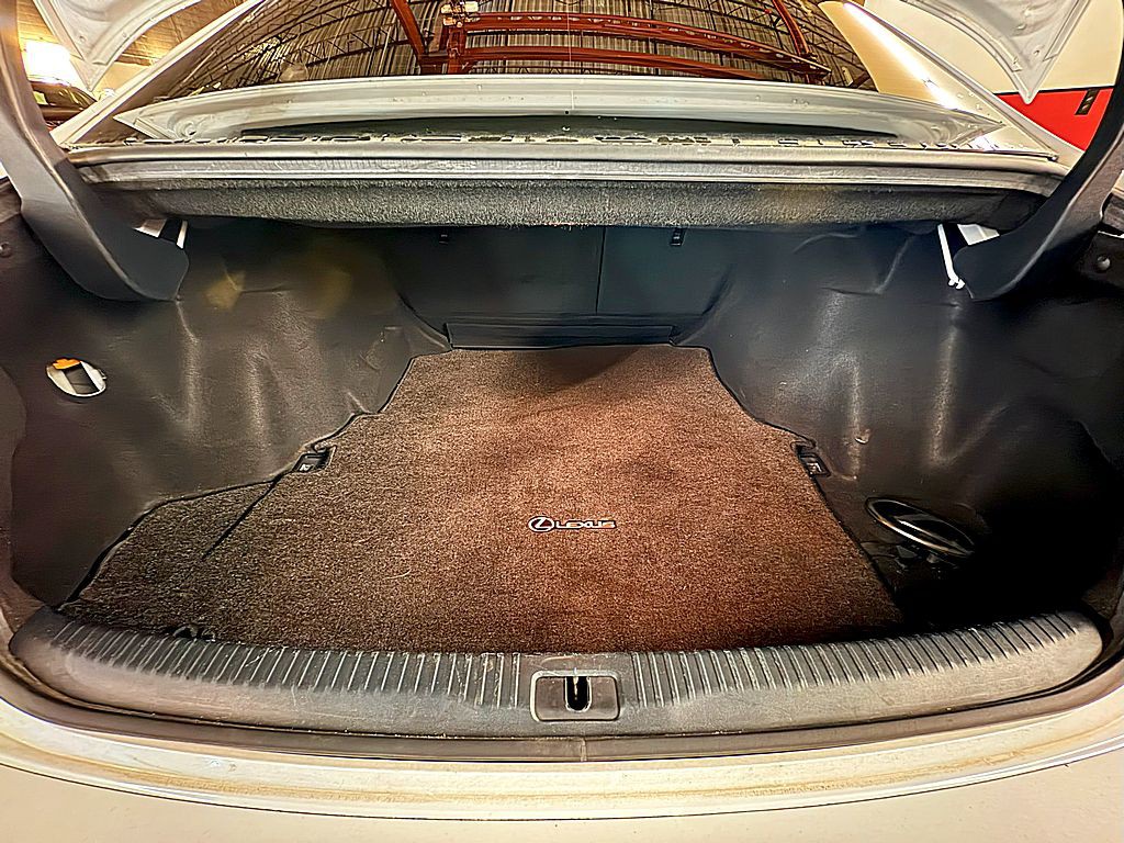 2015 Lexus IS Image 23