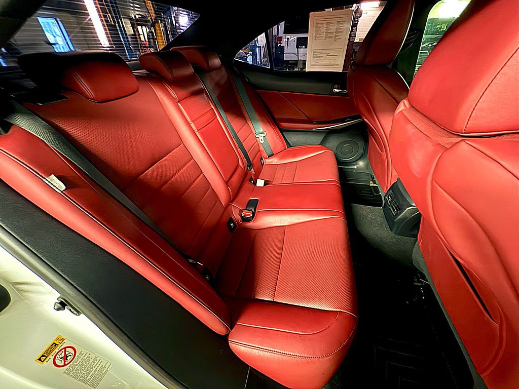 2015 Lexus IS Image 24