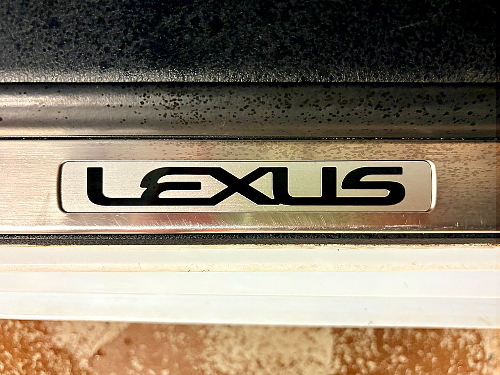 2015 Lexus IS Image 26