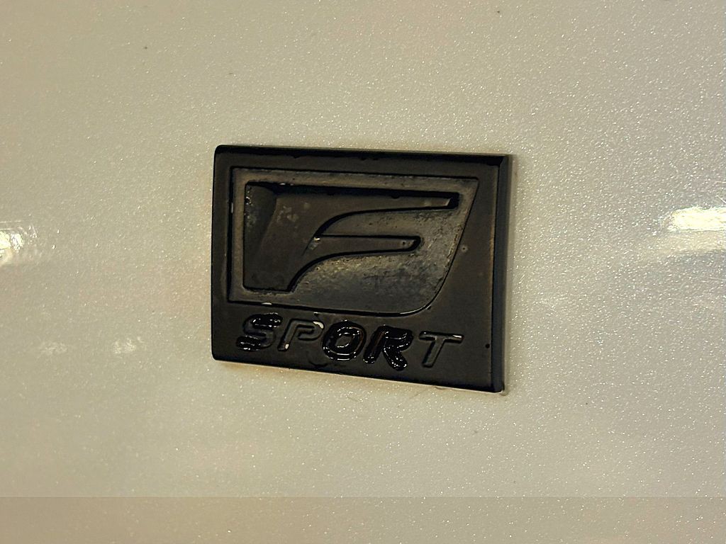 2015 Lexus IS Image 28
