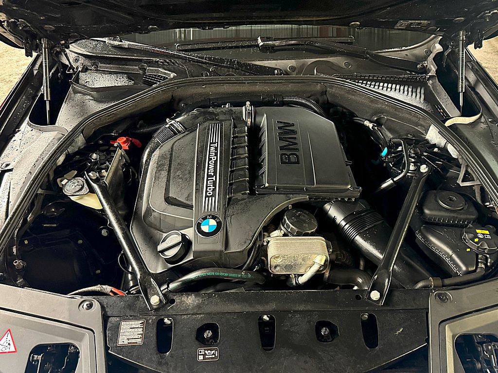 2016 BMW 5 Series Image 2