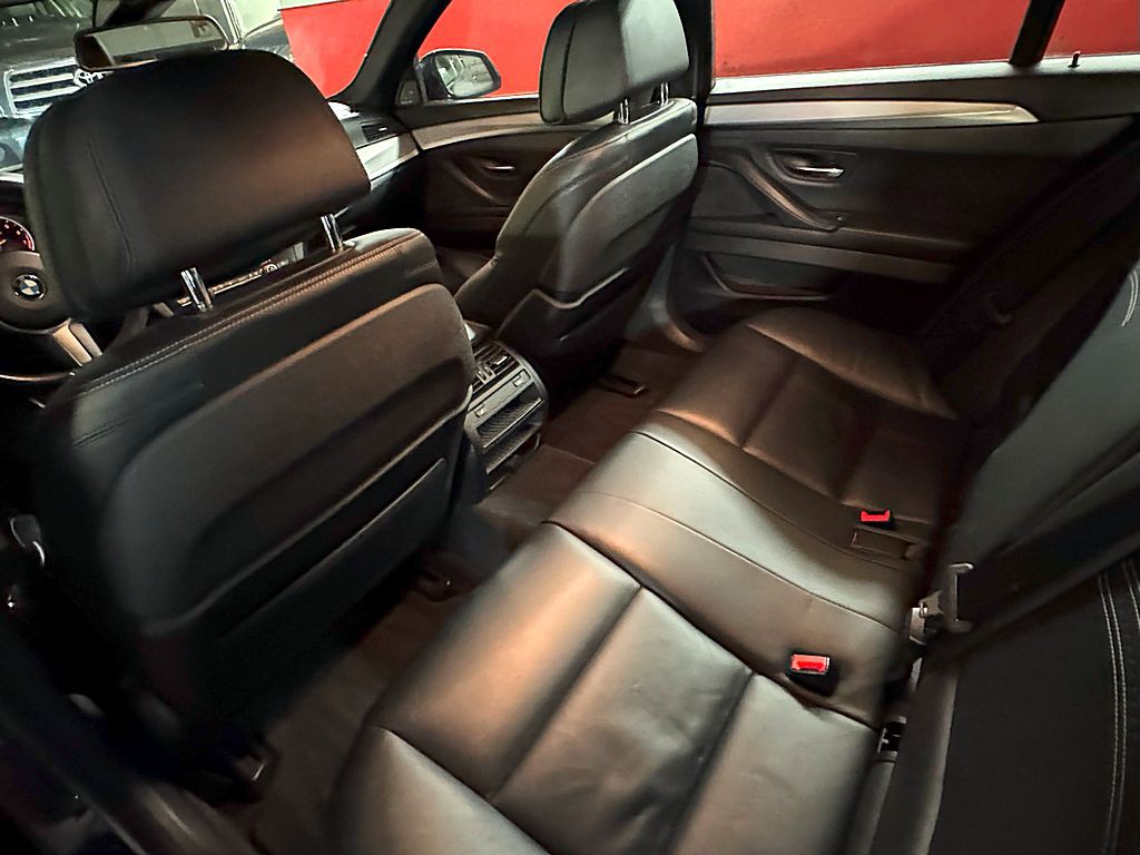 2016 BMW 5 Series Image 21