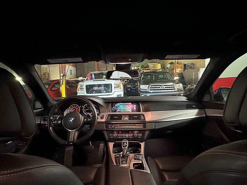 2016 BMW 5 Series Image 23