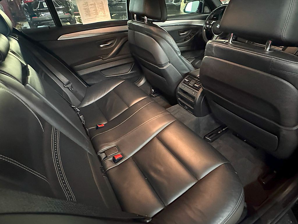 2016 BMW 5 Series Image 25