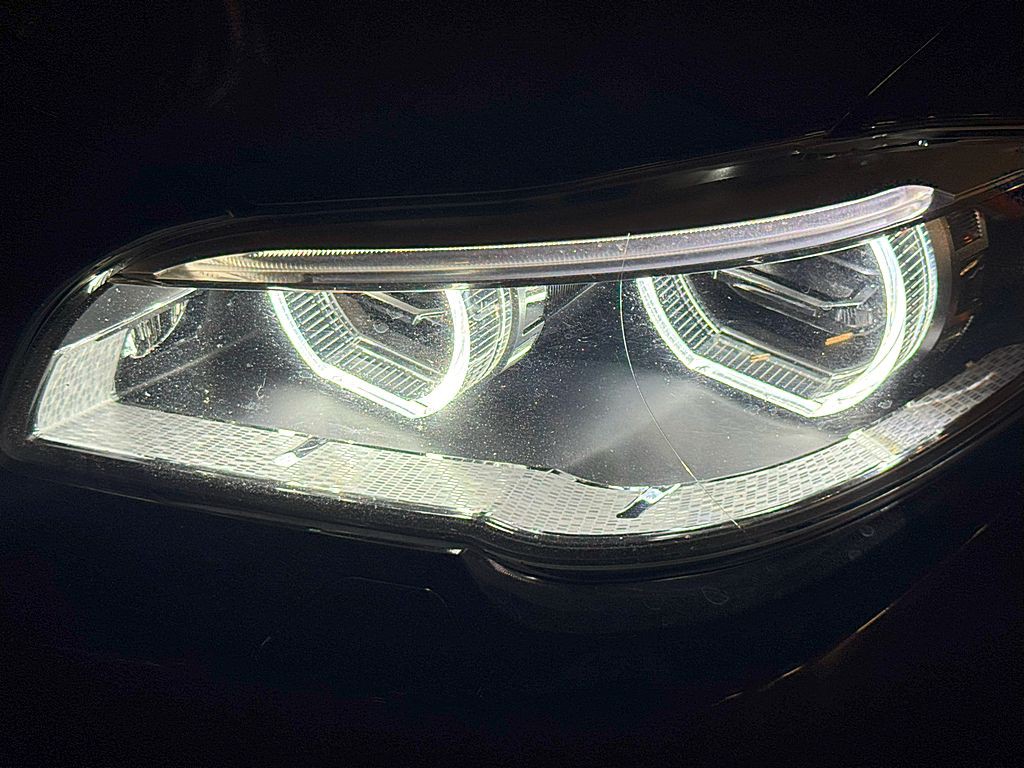 2016 BMW 5 Series Image 32