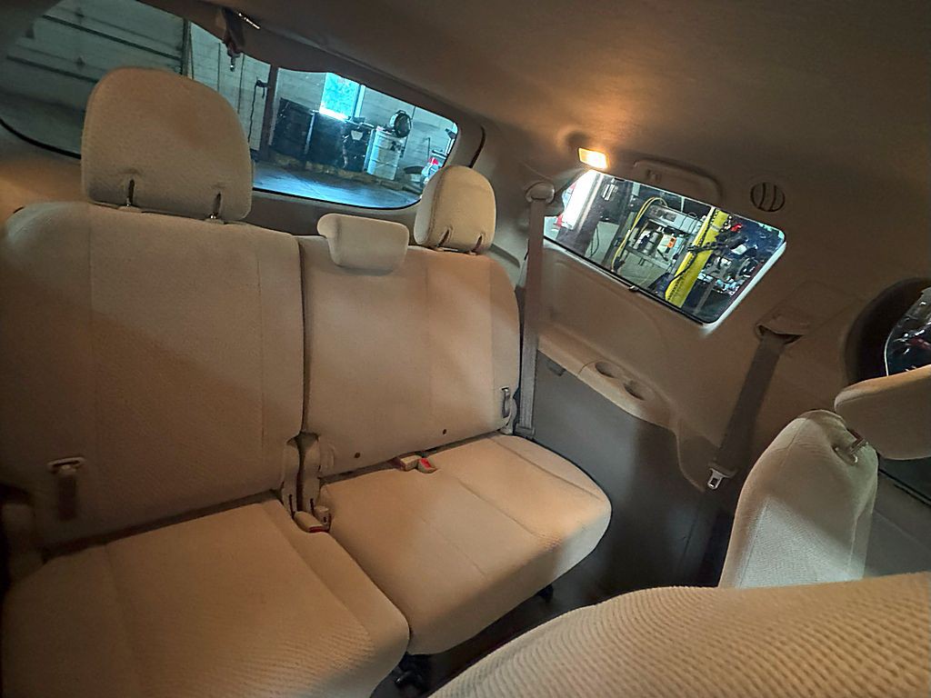 2012 Toyota Sienna Image 19