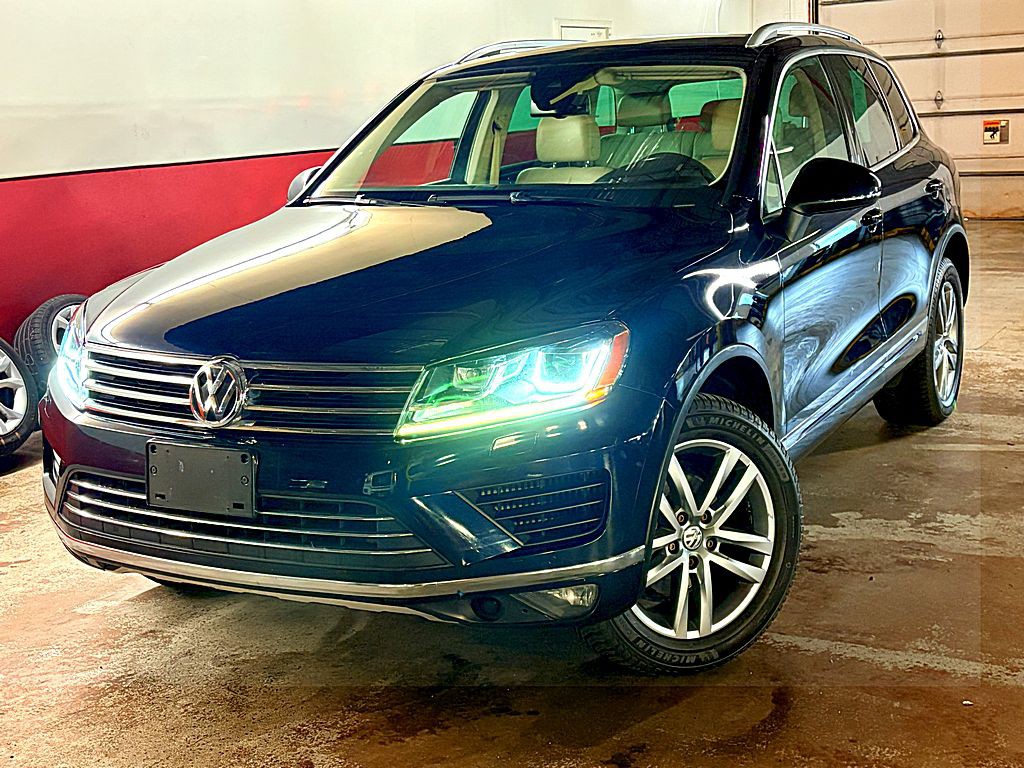 2016 Volkswagen Touareg Image 1