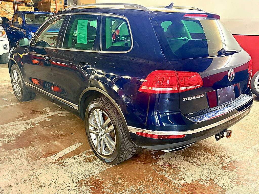 2016 Volkswagen Touareg Image 5