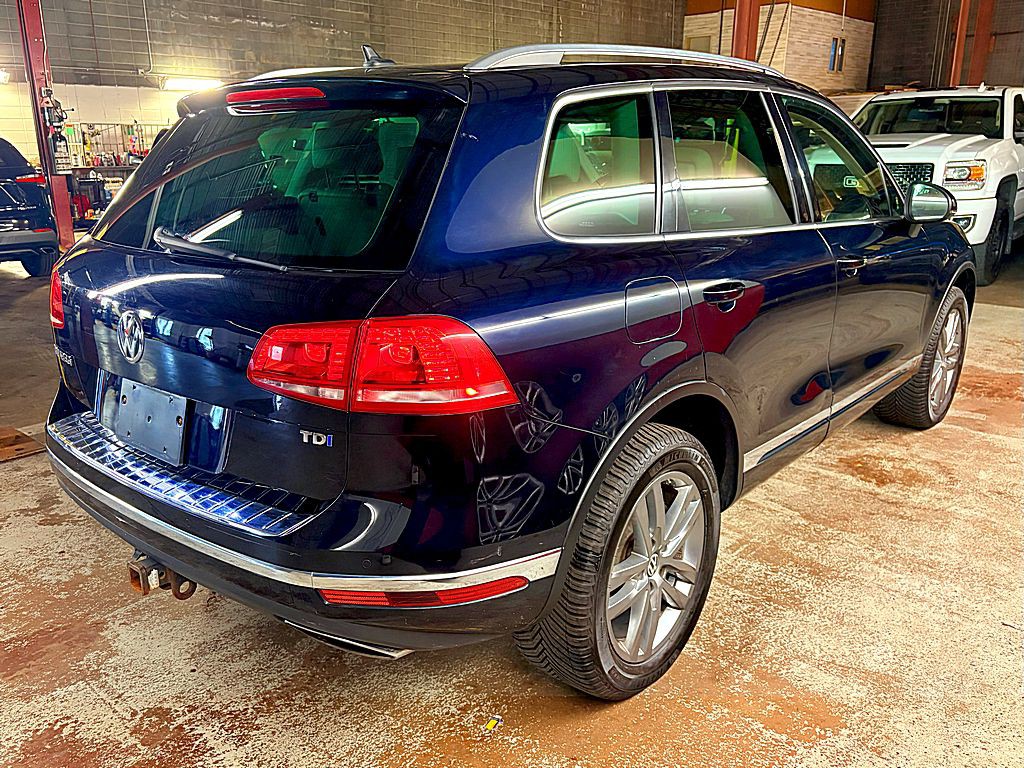 2016 Volkswagen Touareg Image 7