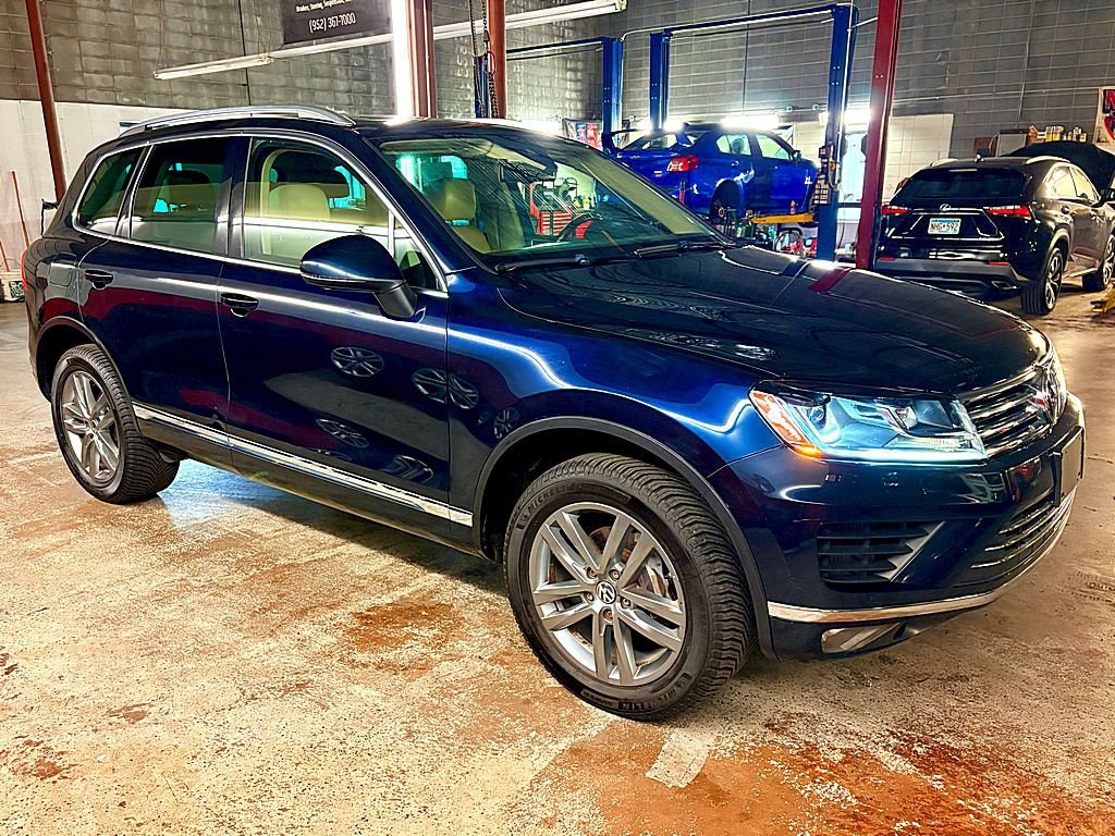 2016 Volkswagen Touareg Image 8