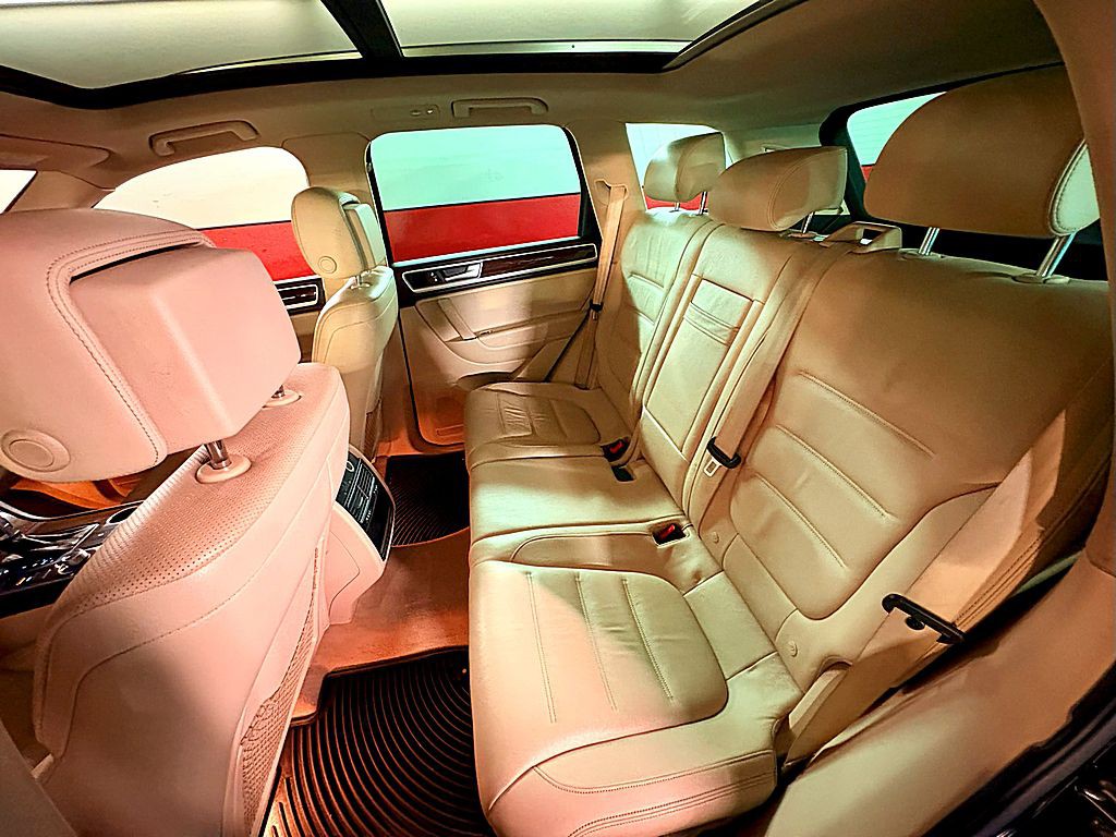 2016 Volkswagen Touareg Image 23