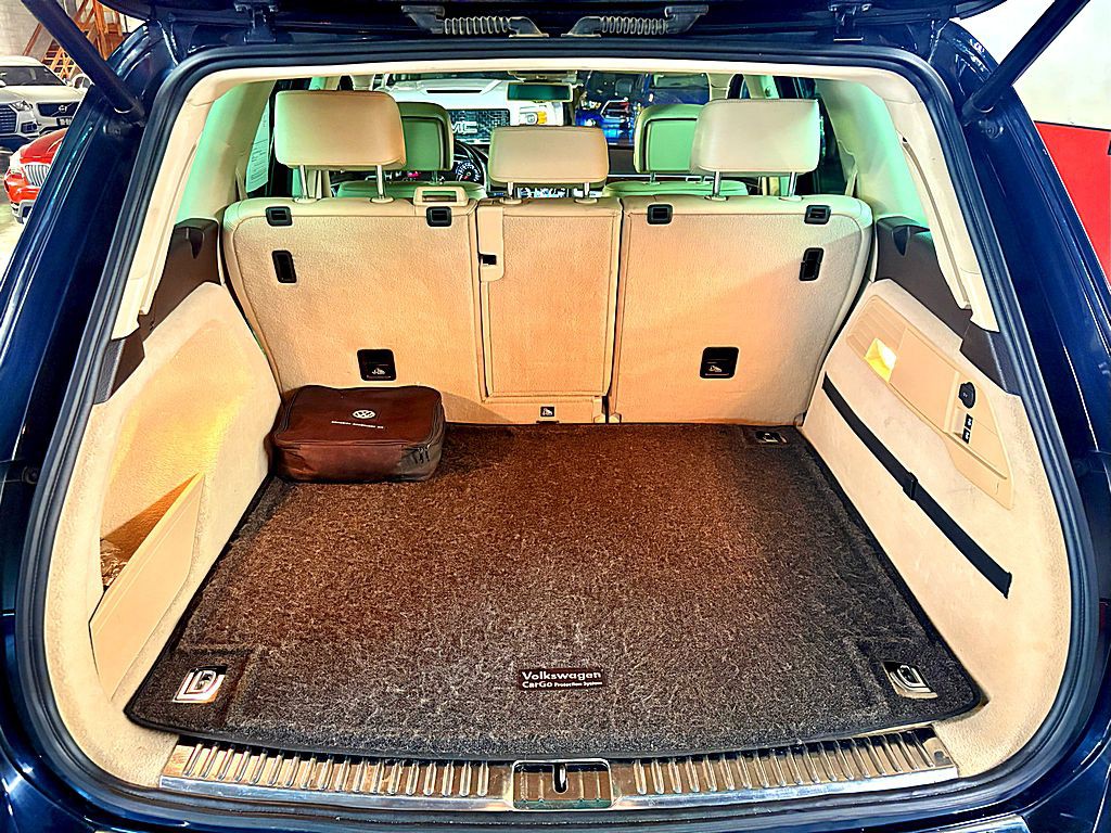 2016 Volkswagen Touareg Image 24