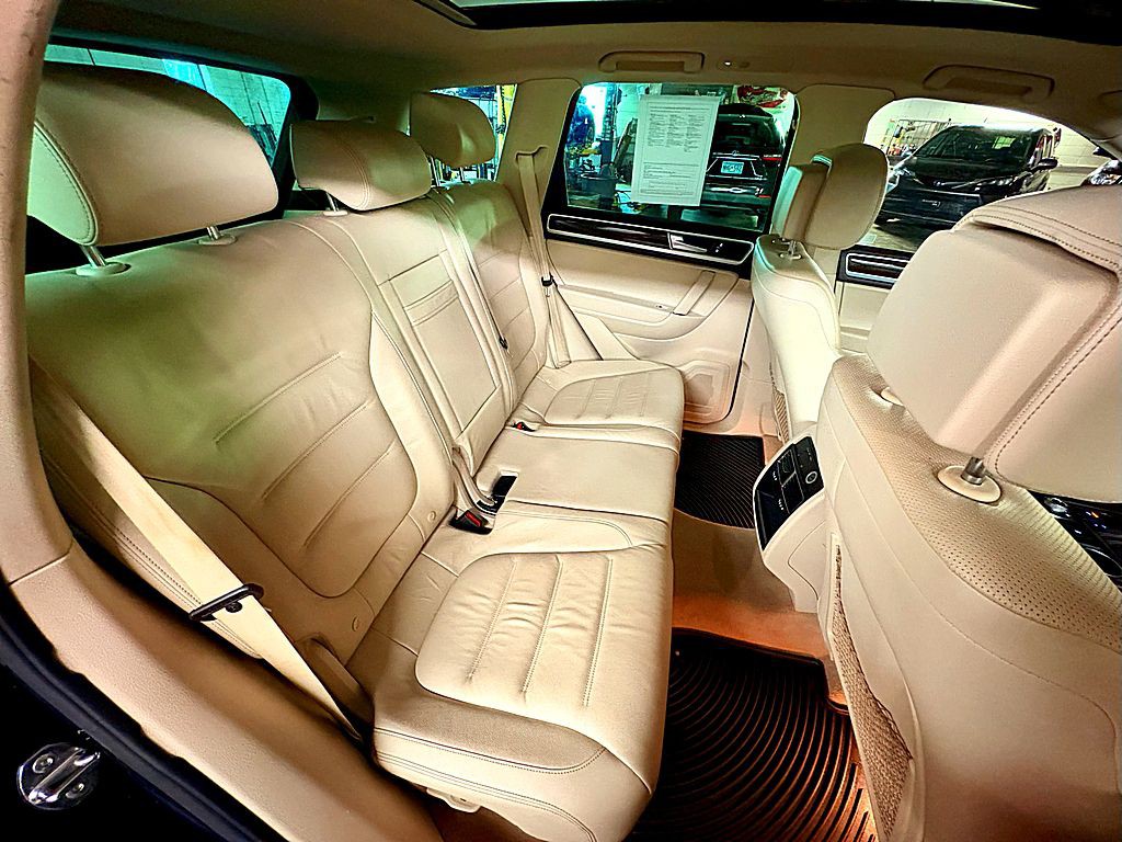 2016 Volkswagen Touareg Image 26