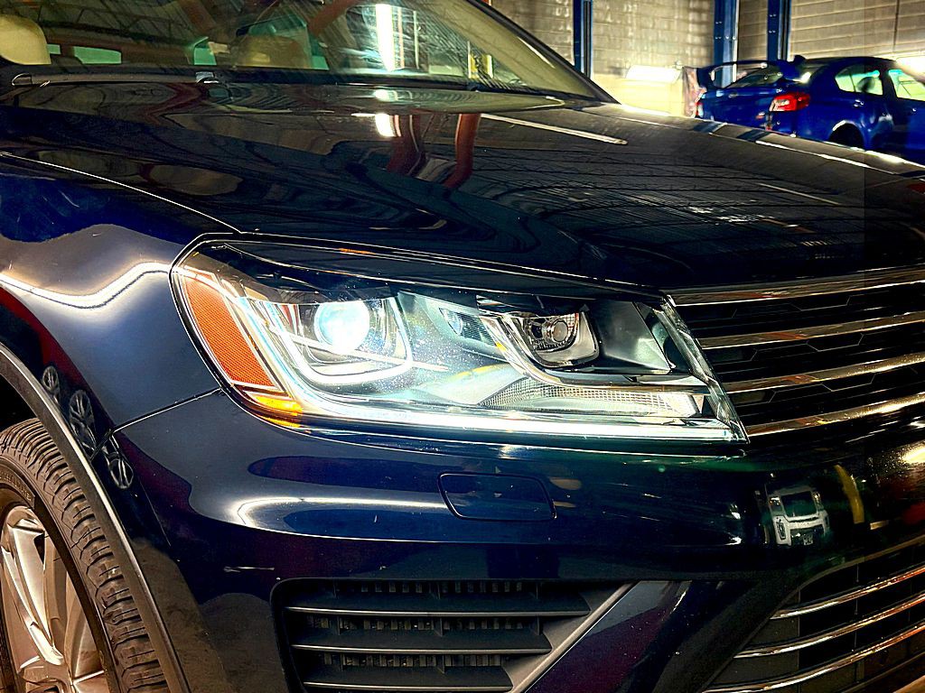 2016 Volkswagen Touareg Image 31