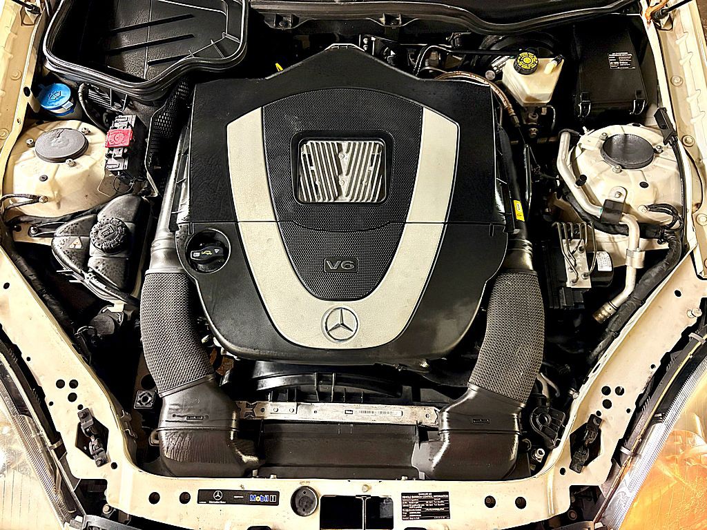 2010 Mercedes-Benz SLK-Class Image 2