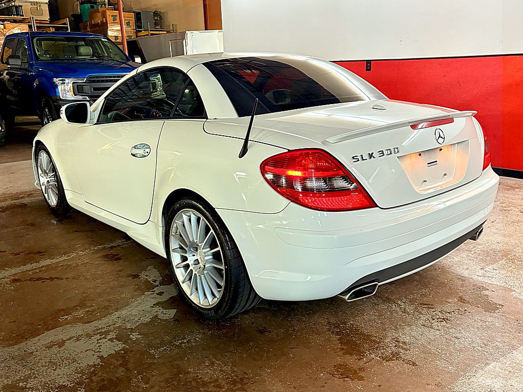 2010 Mercedes-Benz SLK-Class Image 5