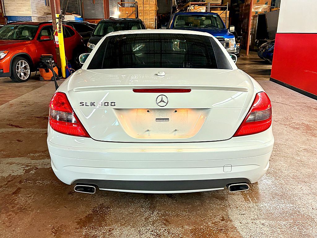 2010 Mercedes-Benz SLK-Class Image 6