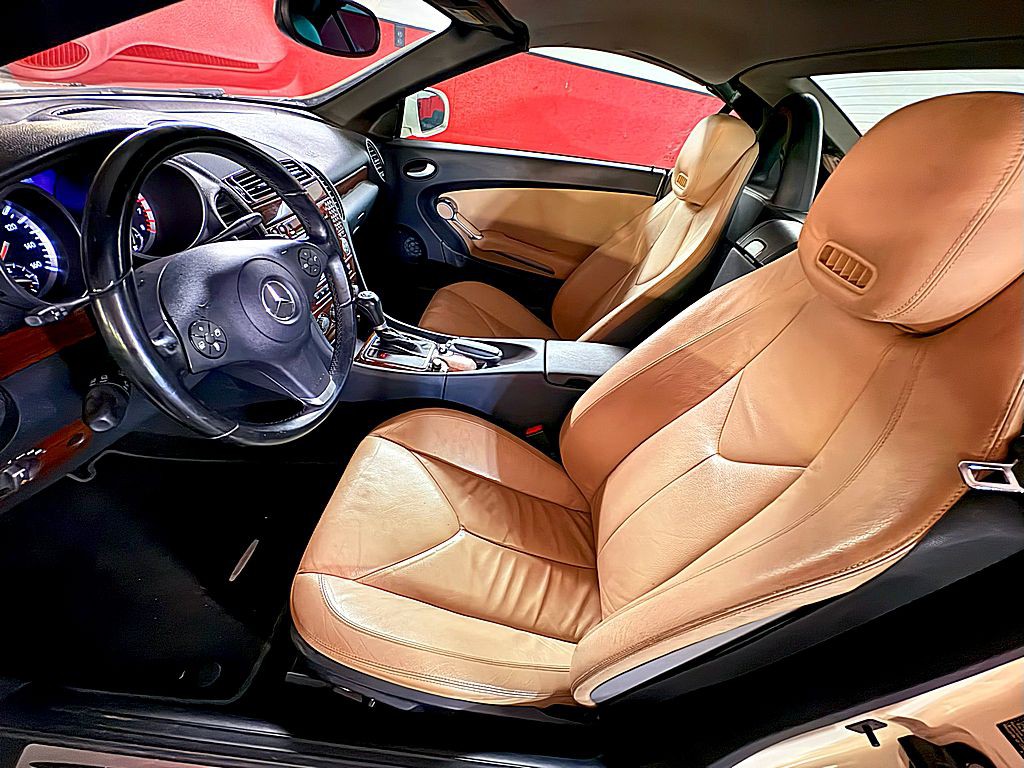 2010 Mercedes-Benz SLK-Class Image 11