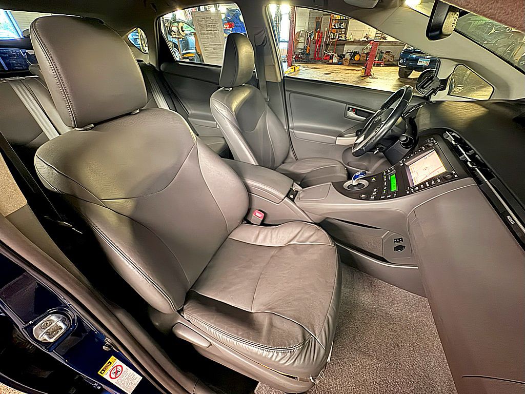 2010 Toyota Prius Image 25