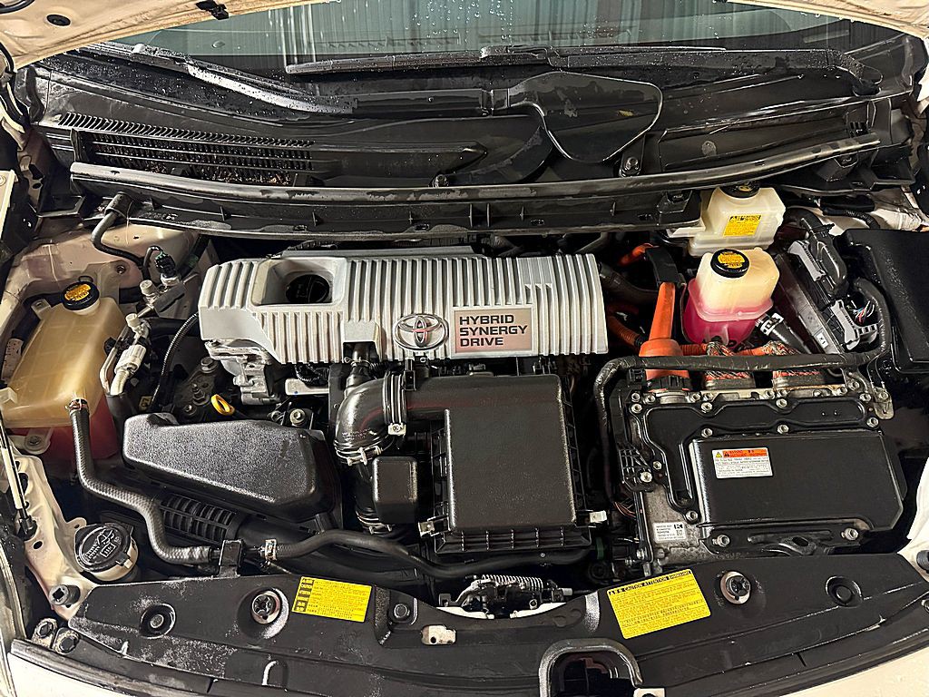 2013 Toyota Prius Image 2