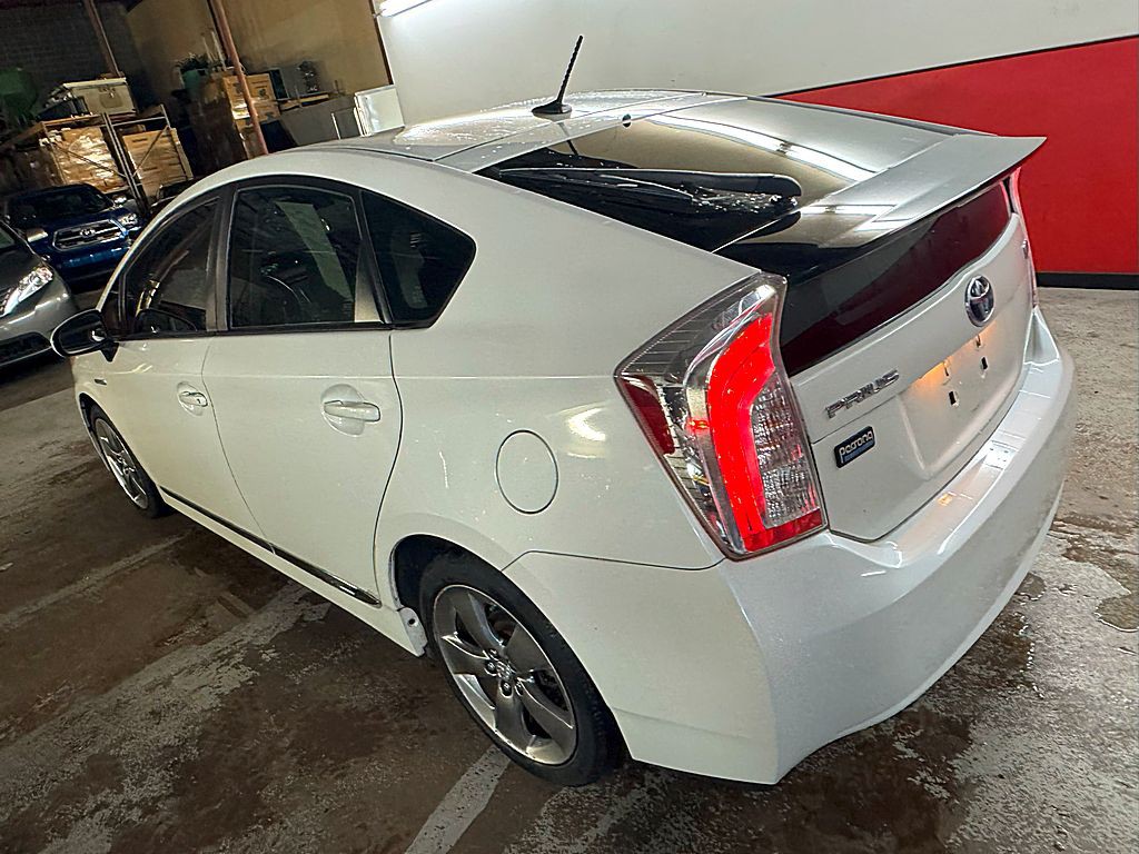 2013 Toyota Prius Image 5