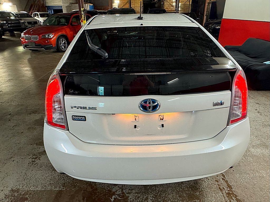 2013 Toyota Prius Image 6
