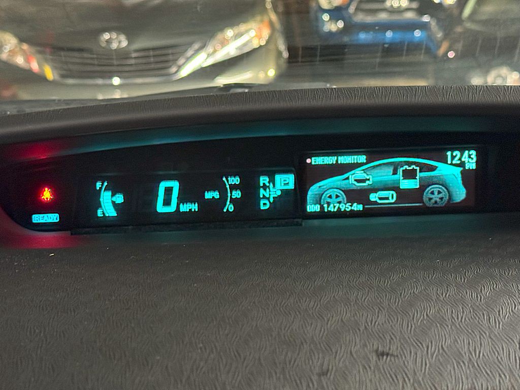 2013 Toyota Prius Image 11
