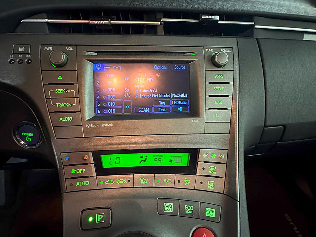 2013 Toyota Prius Image 13