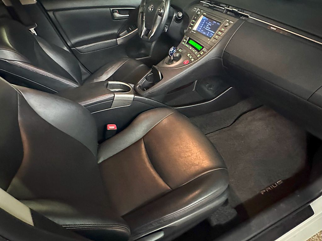 2013 Toyota Prius Image 18
