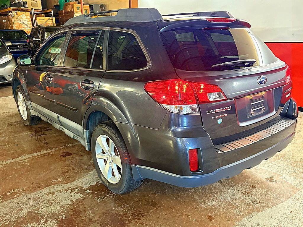 2013 Subaru Outback Image 5