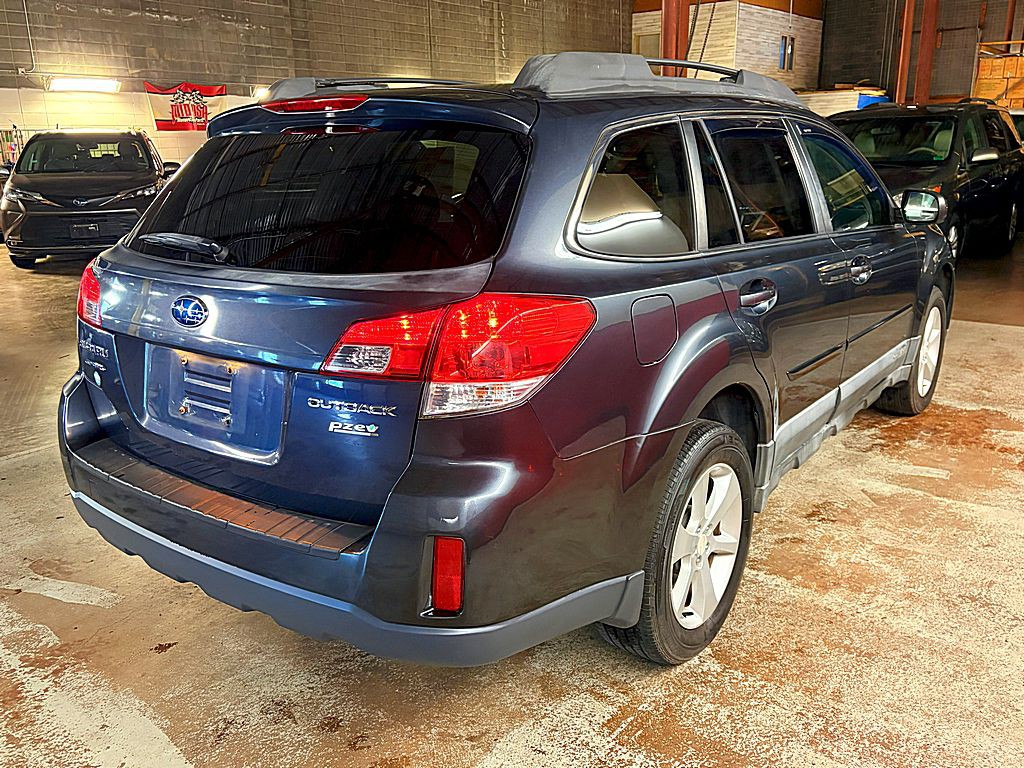 2013 Subaru Outback Image 7