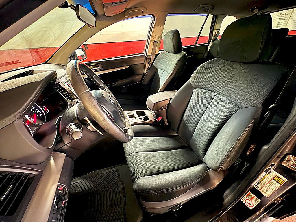 2013 Subaru Outback Image 10