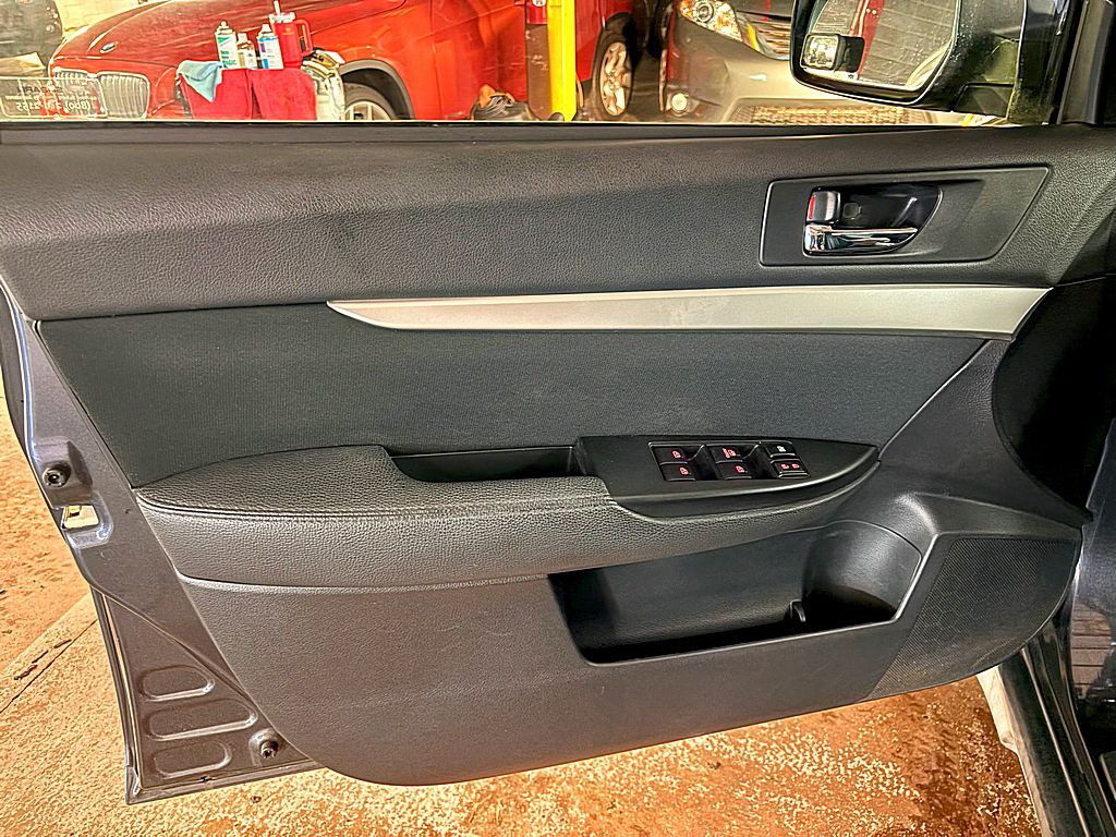 2013 Subaru Outback Image 18