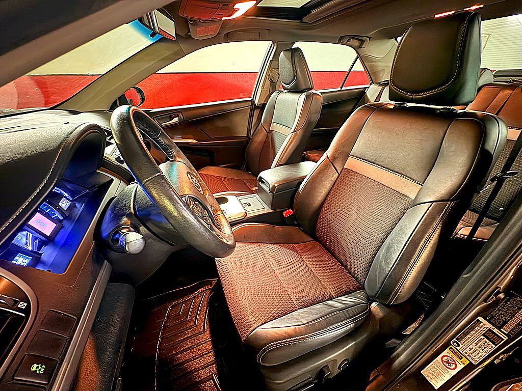 2014 Toyota Camry Image 9