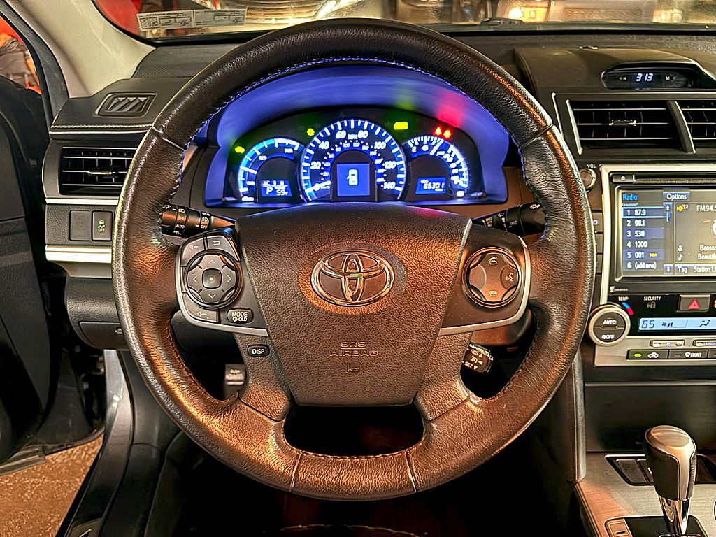 2014 Toyota Camry Image 10