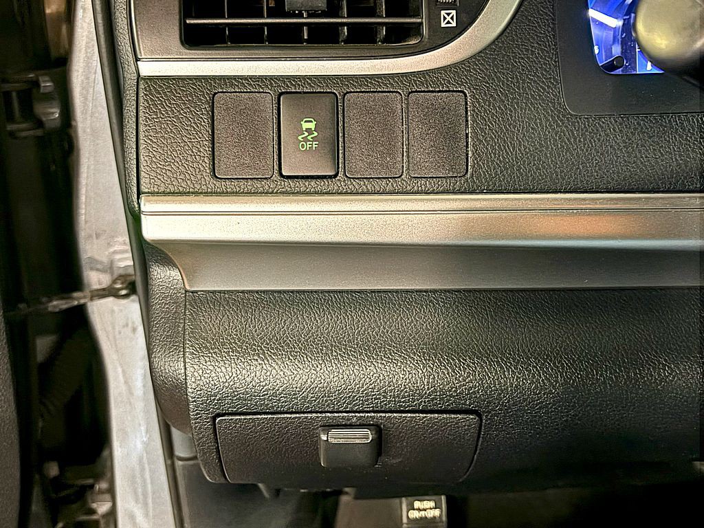 2014 Toyota Camry Image 16