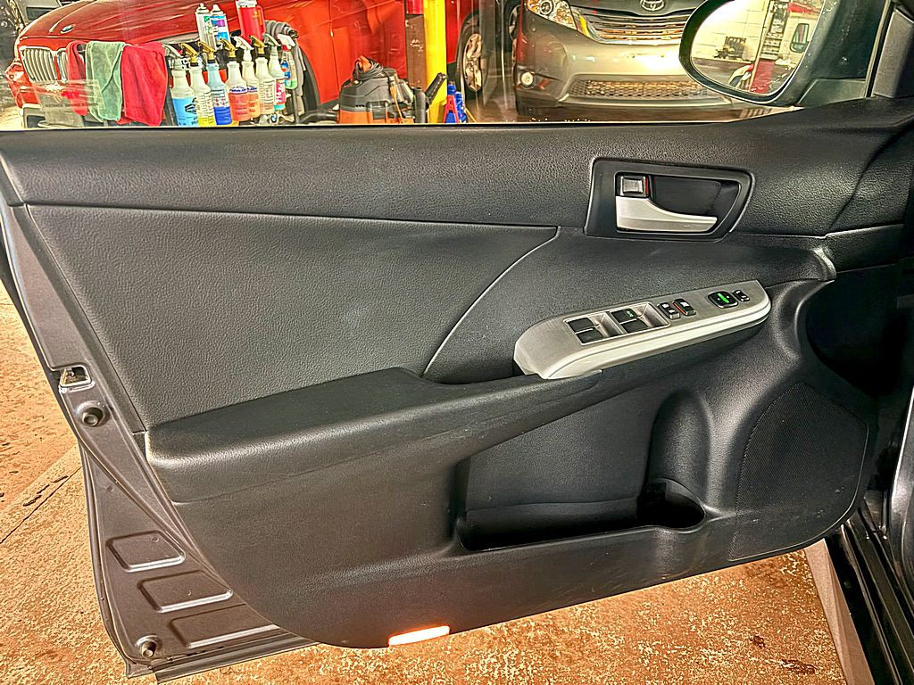 2014 Toyota Camry Image 17