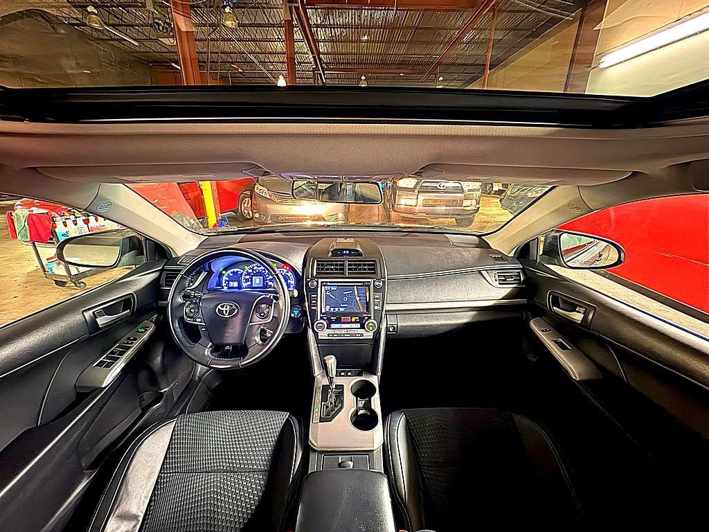 2014 Toyota Camry Image 18