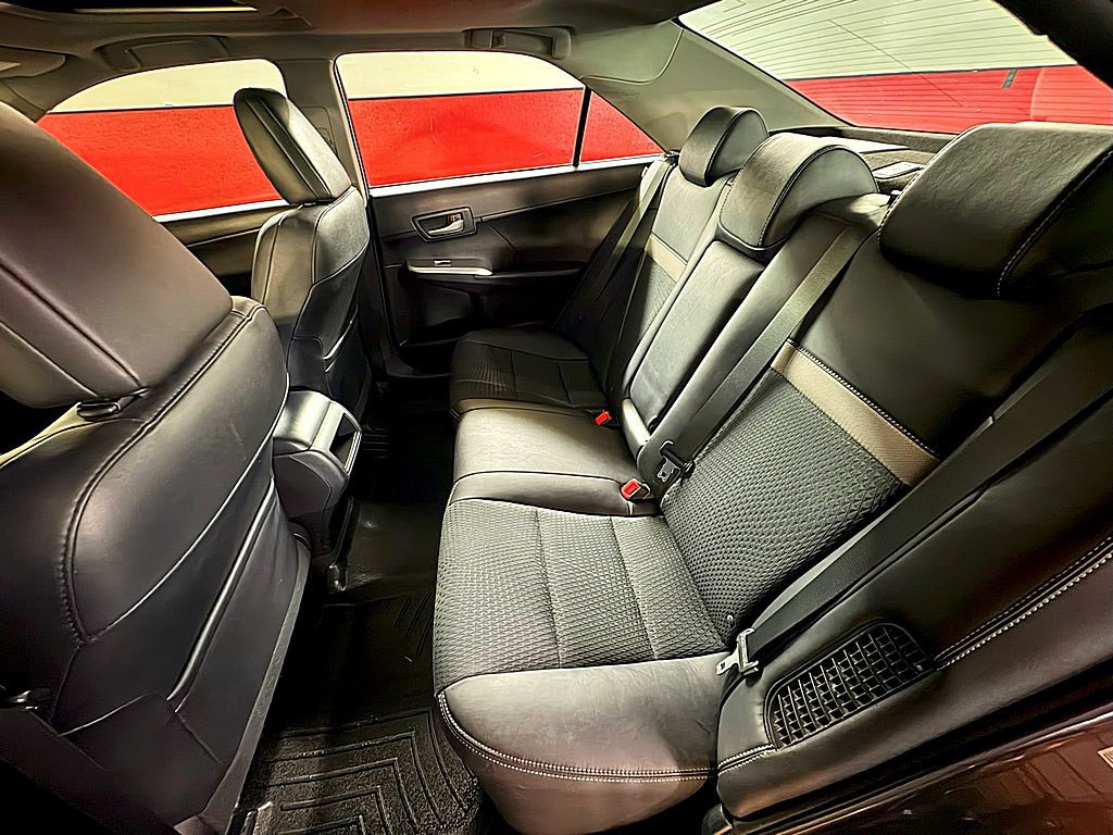 2014 Toyota Camry Image 19