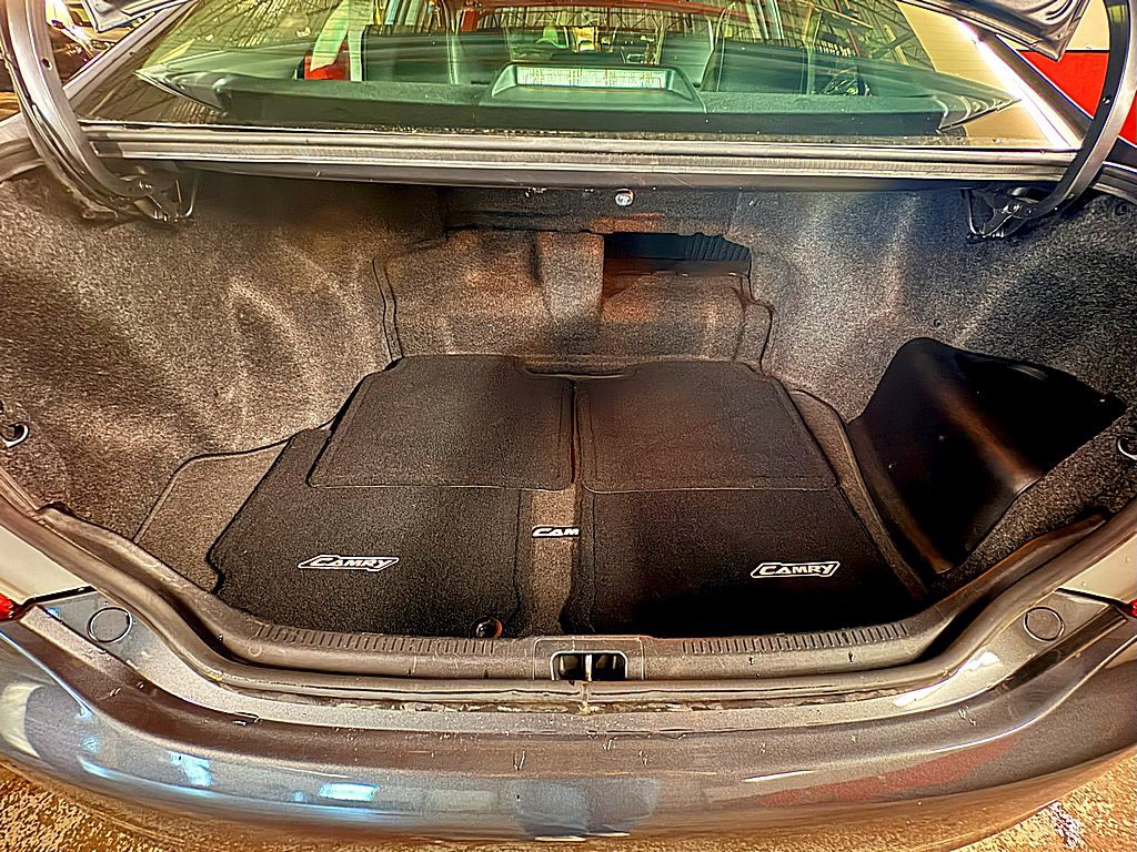 2014 Toyota Camry Image 20