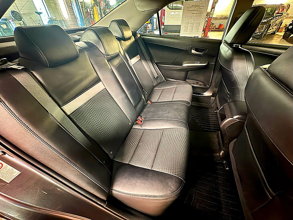 2014 Toyota Camry Image 21
