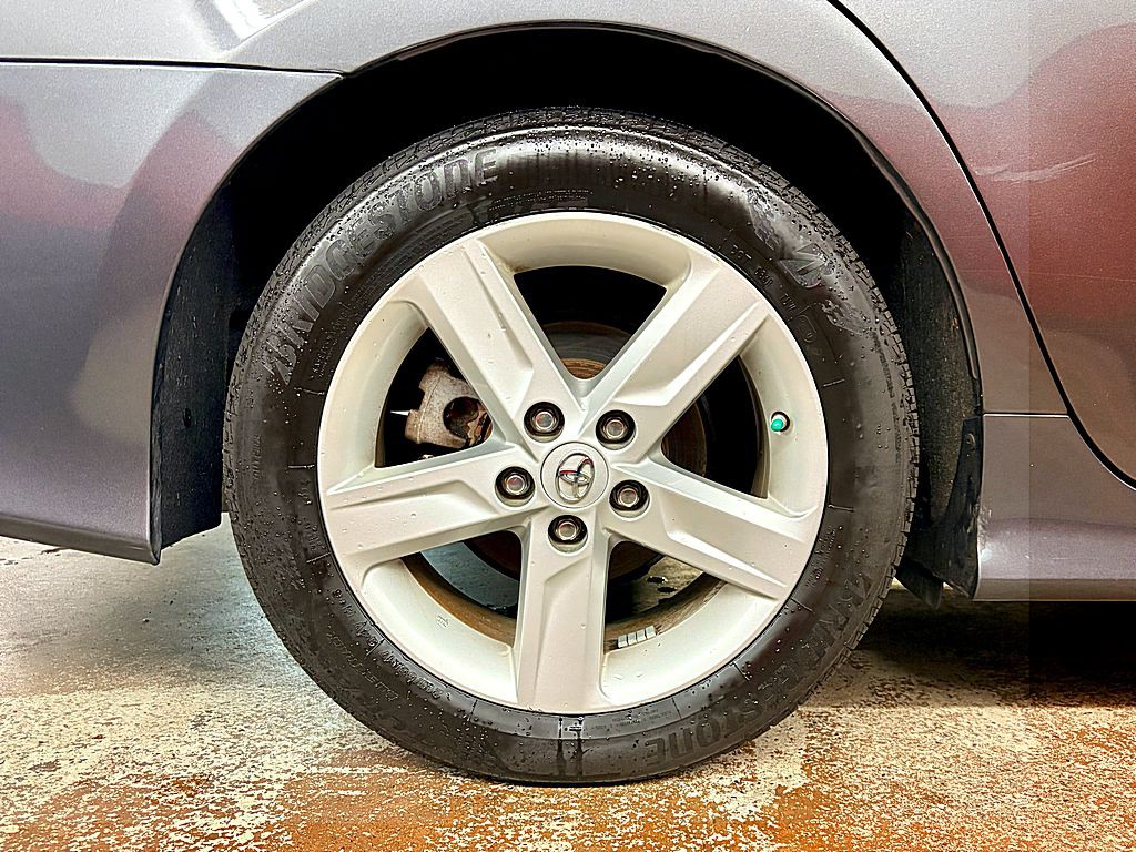 2014 Toyota Camry Image 23