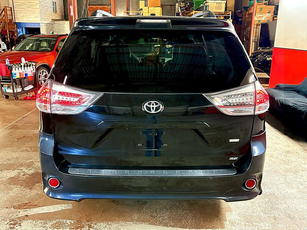 2011 Toyota Sienna Image 6